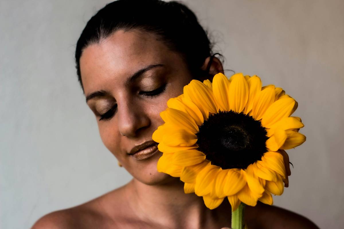 organic sunflower for skin bottle with dropper on wooden surface